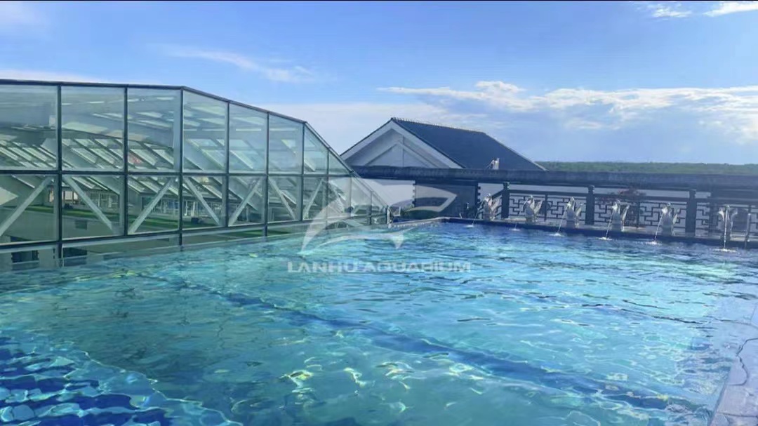 Jilin Dongwo Hotel Hanging Sky Swimming Pool, China